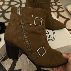 Womens brown boots size 9
